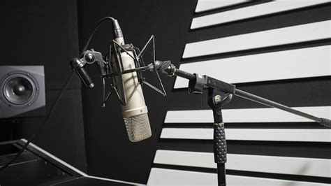  Evaluating Your Recording Environment: Choosing the Ideal Microphone for Superior Sound Quality 