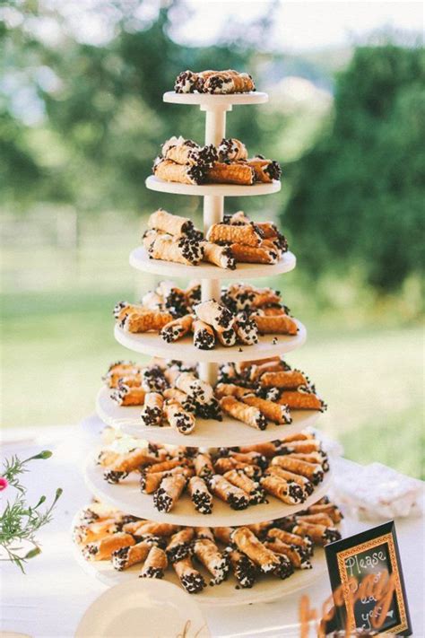  Exploring Unique Designs for Non-Traditional Wedding Cakes 