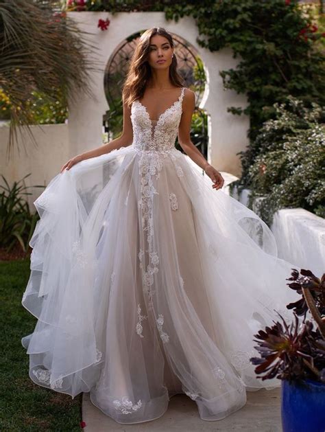  Fulfilling Your Wedding Dreams with the Ideal Bridal Gown 