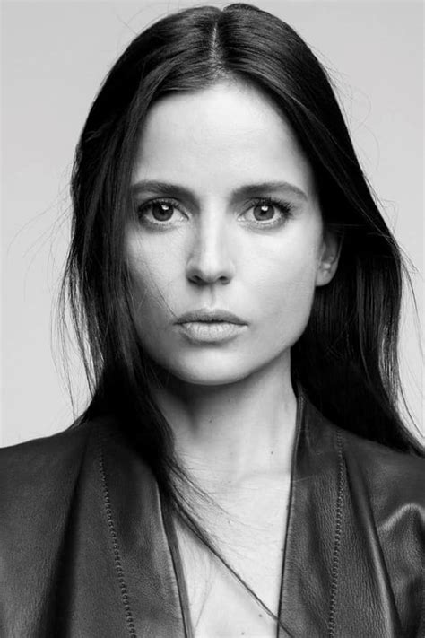 A Quick Overview of Elena Anaya's Life