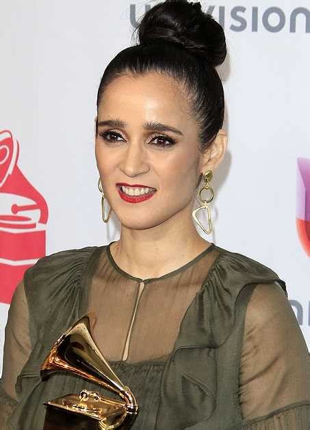 A Short Summary of Julieta Venegas' Life