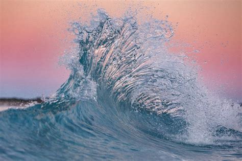 A Visual Spectacle: Exploring the Breathtaking Elegance of Powerful Sea Waves