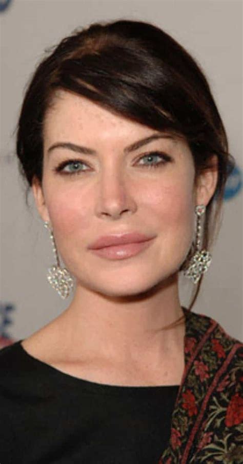 About Lara Flynn Boyle's Age and Birthdate