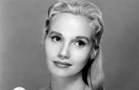 Age and Height of Eva Marie Saint