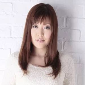 Akane Satozaki Career: Rise to Fame in Entertainment