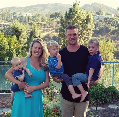 Alan Ritchson's Family and Relationships