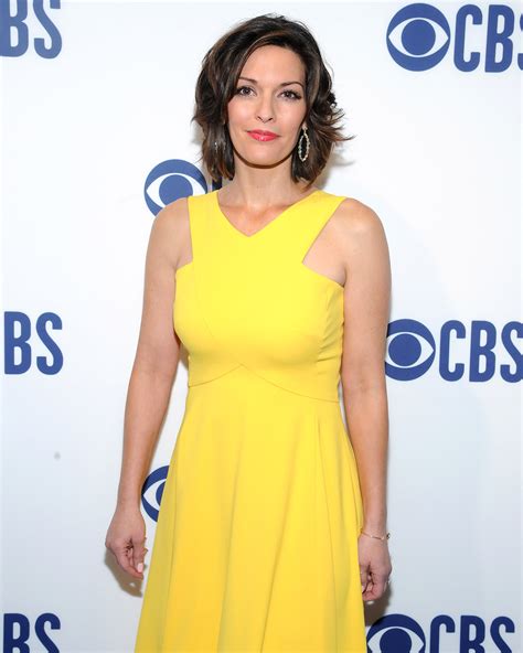 Alana De La Garza: Early Life and Education