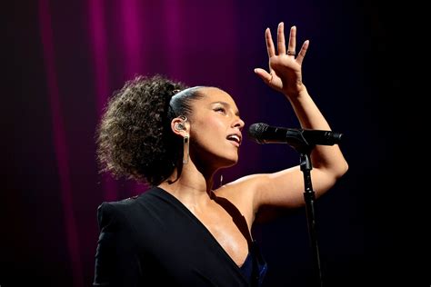 Alicia Keys' Musical Career Begins