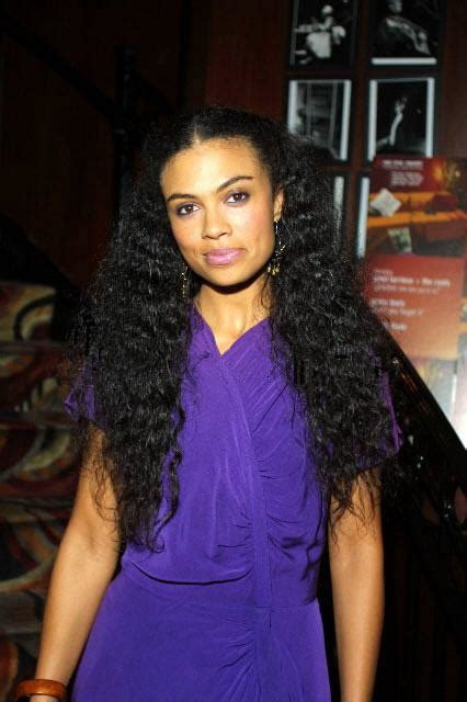 Amel Larrieux's Height and Physical Attributes That Contribute to Her Stage Presence