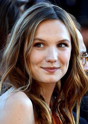 Ana Girardot Height