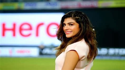 Archana Vijaya's impressive height stats