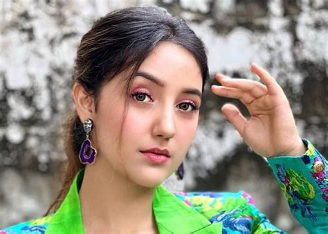 Ashnoor Kaur: Early Life and Career