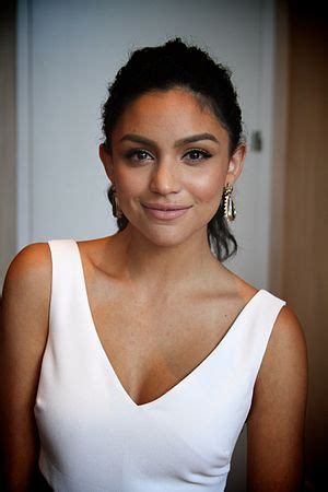 Bianca Santos Bio