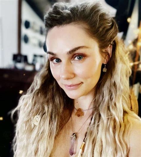 Clare Bowen: Early Life and Childhood