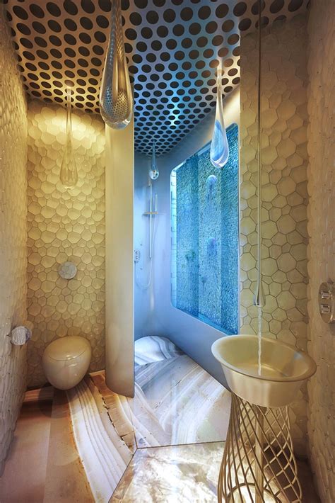 Common Themes and Patterns in Dreams Regarding Unusual Bathroom Experiences