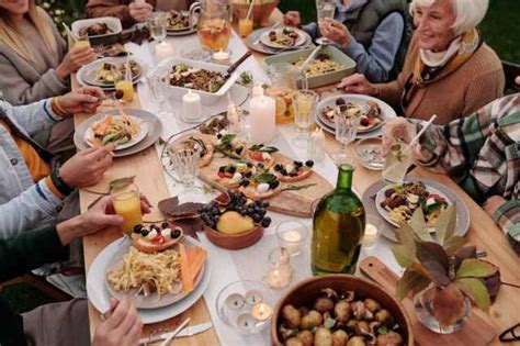 Creating Lasting Bonds: How Sharing Meals Strengthens Connections