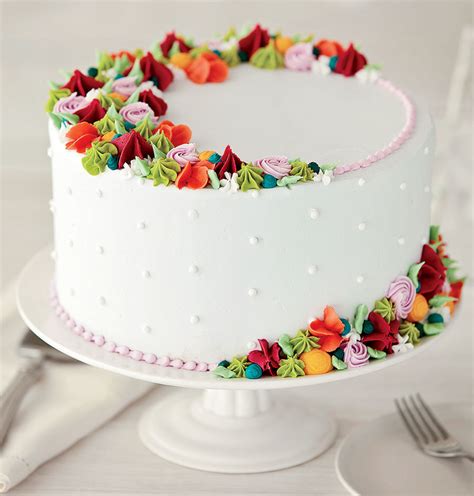 Creating a Stunning Presentation - Tips for Decorating Your Cake