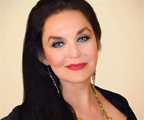 Crystal Gayle's Personal Life Revealed