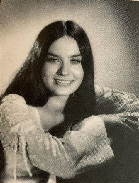 Crystal Gayle: A Musical Icon