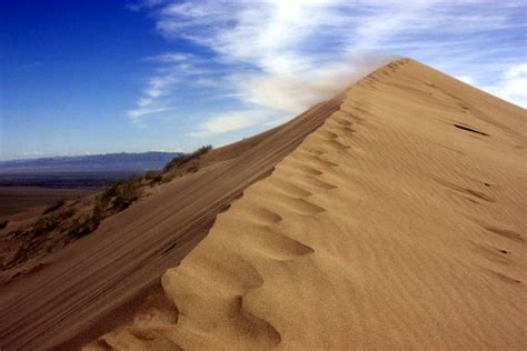 Dancing Sands: The Enigmatic Phenomenon of Singing Dunes