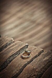 Decoding the Significance of Envisioning a Wedding Band in Your Dreams