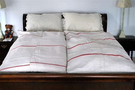 Delving into the Significance of Cleansing Bed Coverings in One's Dreams