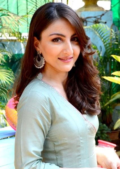 Details about Soha Ali Khan's years of existence and vertical measurement