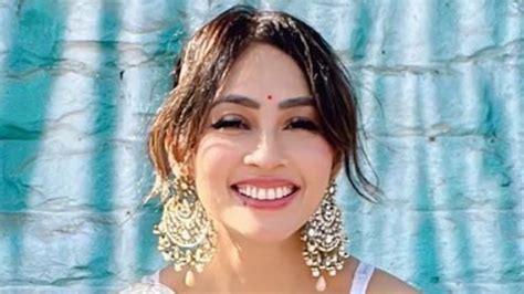 Details about the Year of Birth of Sunanda Wong