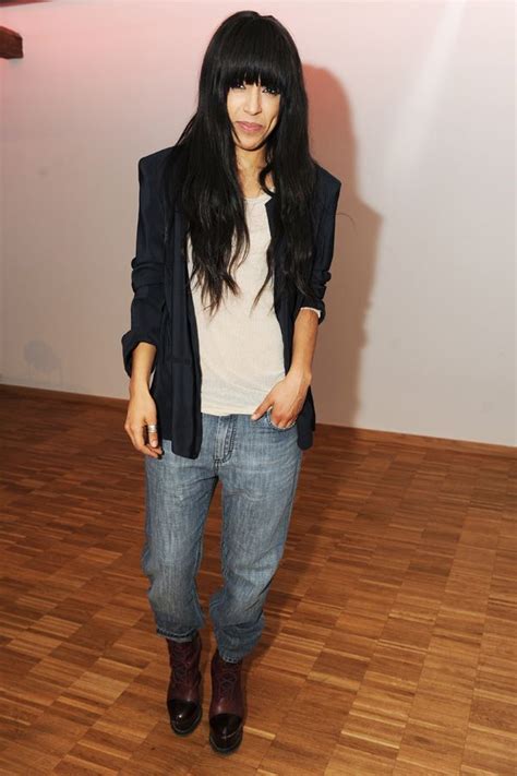 Discover Loreen's Height and Figure