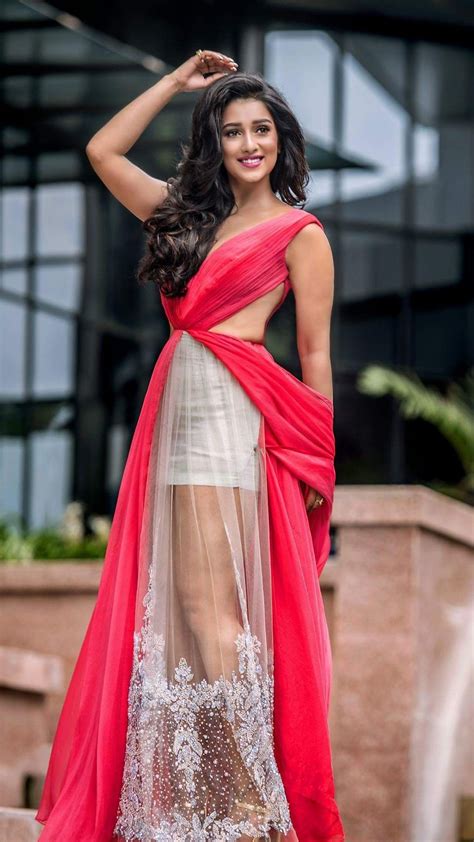 Discover Sayantika's Physical Characteristics and Fashion Sense