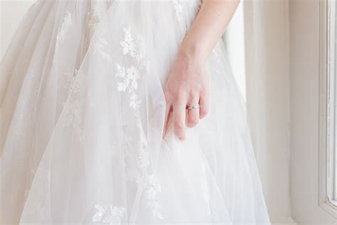 Discovering the Perfect Bridal Attire: Advice and Current Fashion