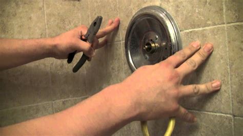 Do-it-yourself Methods to Repair a Dripping Bath