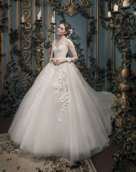 Dress Like Royalty: The Timeless Beauty of an Ivory Wedding Gown