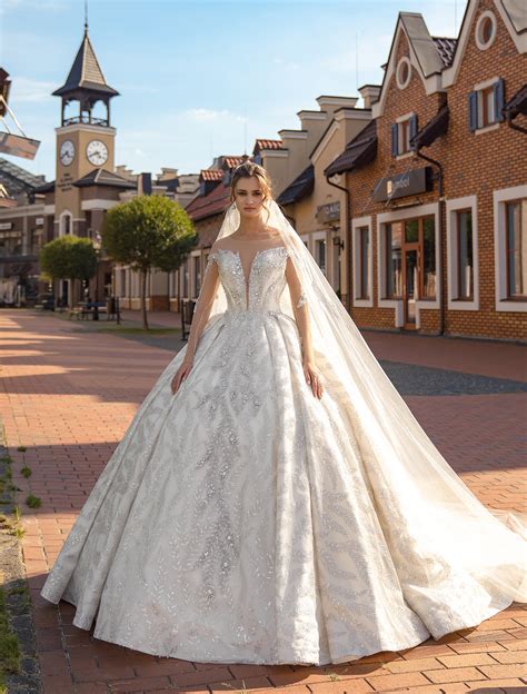 Dressing Like Royalty: The Irresistible Charm of a Pure Wedding Gown