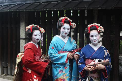 Early History and Childhood Journey of Geisha Bee