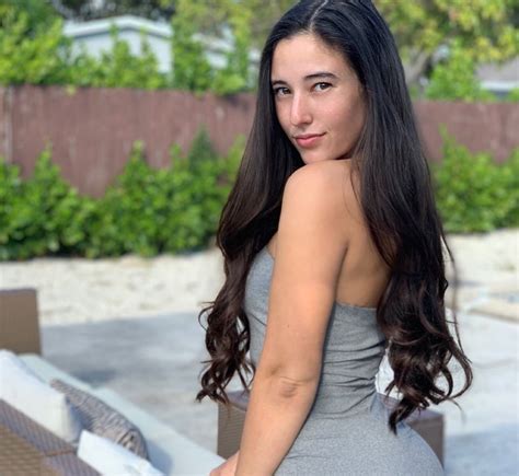 Early Life and Academic Background of Angie Varona