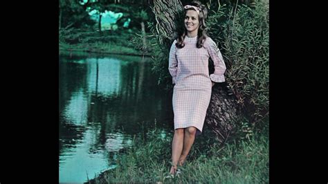 Early Life and Childhood of Connie Smith