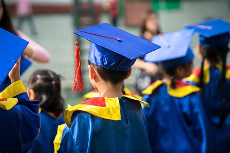 Early Years and Career Commencement