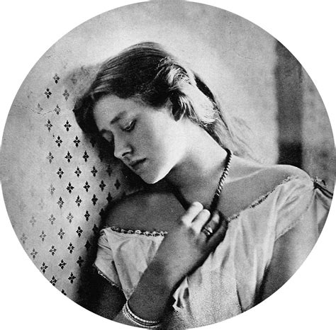 Ellen Terry: A Trailblazing Actress's Journey