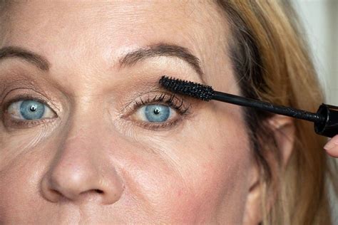 Enhancing Your Eyes: Tips for Choosing the Best Mascara and Eyeshadow