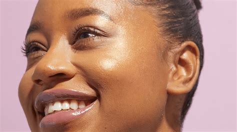 Exfoliating: The Essential Step for Achieving Uniform and Long-lasting Sun-kissed Skin