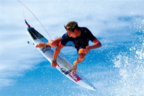 Explore the Distinctive Surfing Technique of the Remarkable Athlete