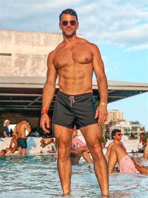 Exploring Aaron Schock's Personal Style and Image