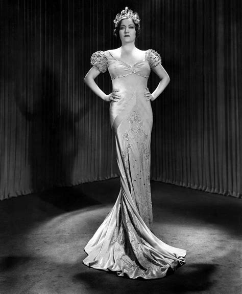 Exploring Gloria Swanson's Years and Stature