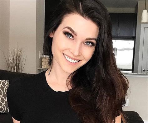 Exploring Niece Waidhofer's Personal Life and Style