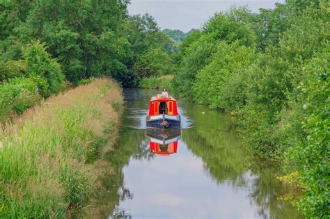 Exploring the Benefits of Living aboard a Narrowboat