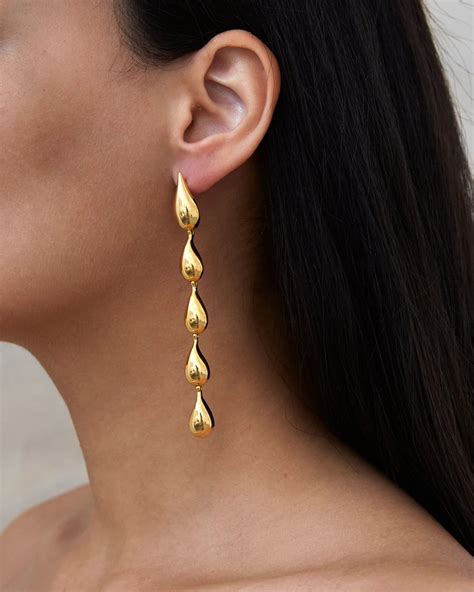 Exploring the Latest Earring Trends and Styles