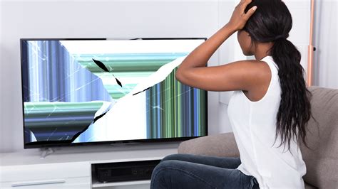 Exploring the Meaning of a Shattered Television Display: Different Approaches to Dream Decoding