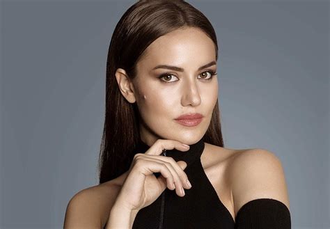 Fahriye Evcen's Personal Life and Achievements