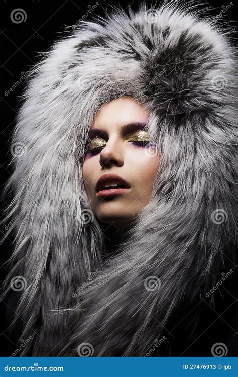 Fur as a Symbol of Intimacy and Sensuality in Dreams